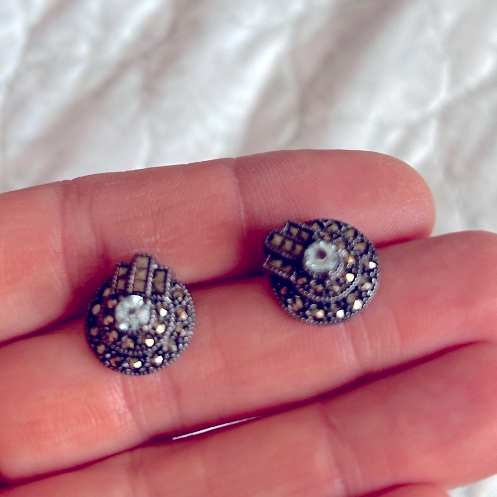 Beautiful and stunning marcasite stud earrings with solid post.